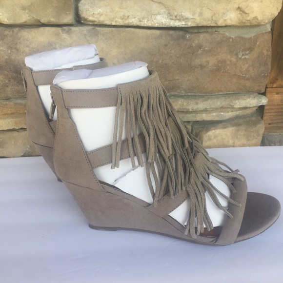 [Material Girl] taupe fringe wedge heel shoe new 9 - Picture 4 of 6